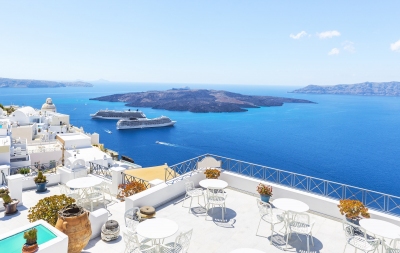 Kreuzfahrtschiffe vor Santorini (sveta555 / stock.adobe.com)  lizenziertes Stockfoto 
Infos zur Lizenz unter 'Bildquellennachweis'